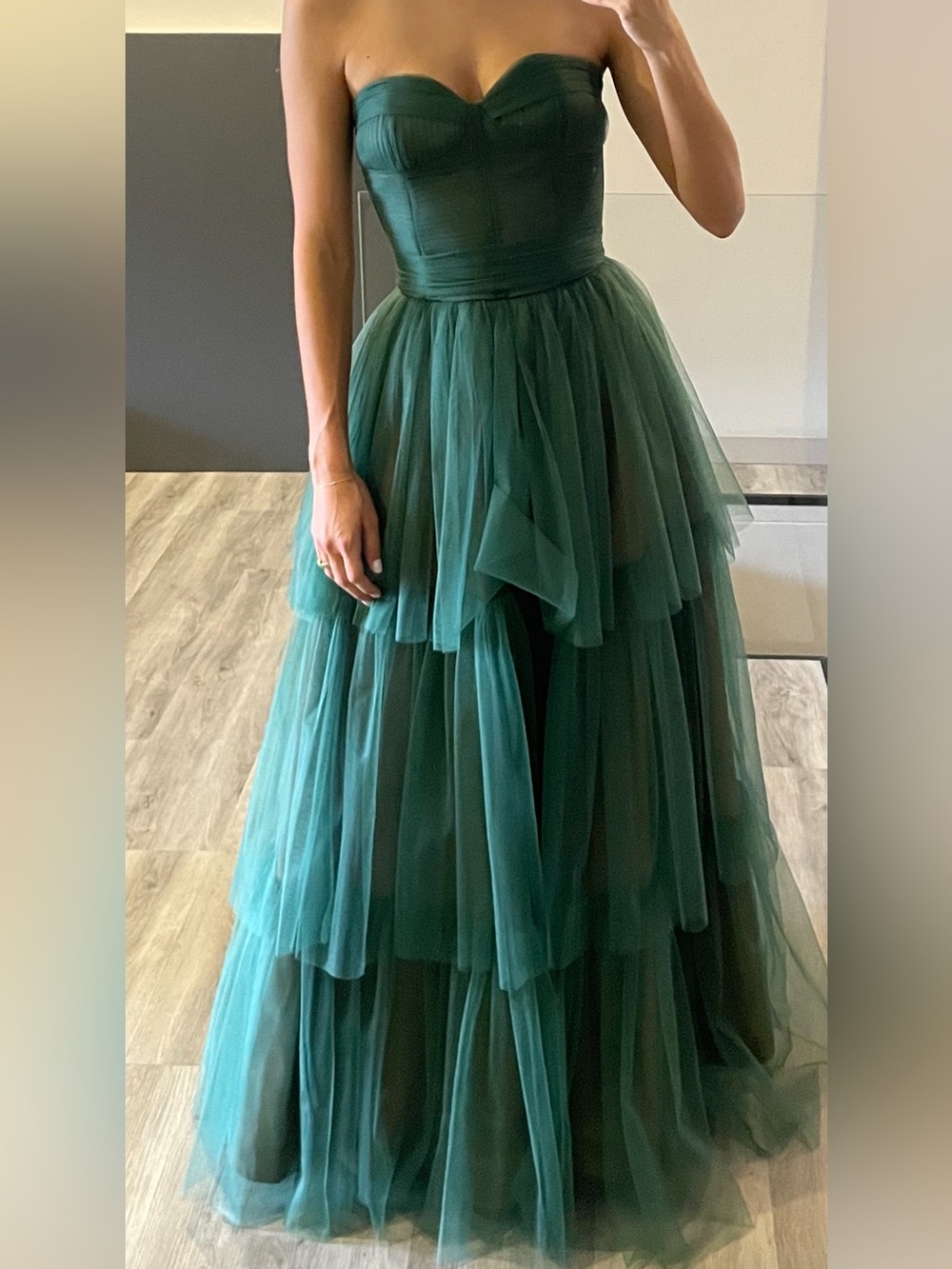 Elegant Dark Green Tiered Tulle Evening Gown - Picture 2 of 2
